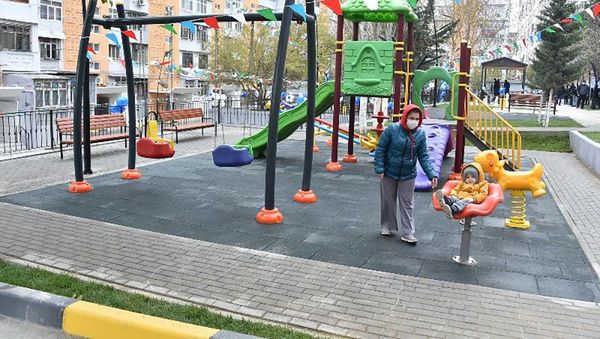 Yasamalda abadlaşdırılan növbəti həyət - Sputnik Азербайджан