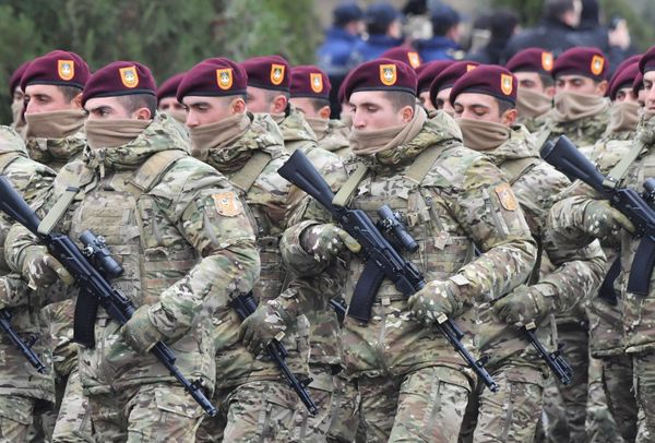 Большую роль в формировании азербайджанского спецназа сыграли Силы специального назначения Вооруженных сил Турции. Азербайджанские спецназовцы принимали участие в курсах, проводимых в учебных центрах различных стран, добивались высоких результатов на состязаниях в США, Турции и Пакистане. - Sputnik Азербайджан