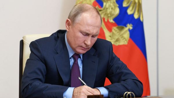 Президент РФ Владимир Путин во время встречи в режиме видеоконференции, фото из архива - Sputnik Азербайджан
