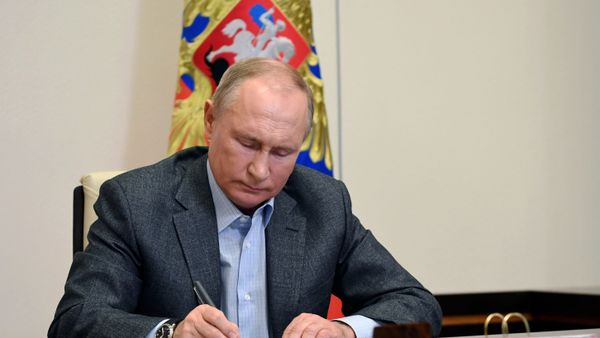 Президент РФ Владимир Путин во время встречи в режиме видеоконференции, фото из архива - Sputnik Азербайджан