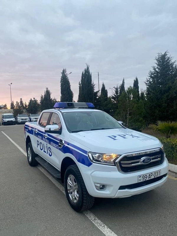 Полиция Азербайджана получила в свое распоряжение пикапы - фото - Sputnik Азербайджан