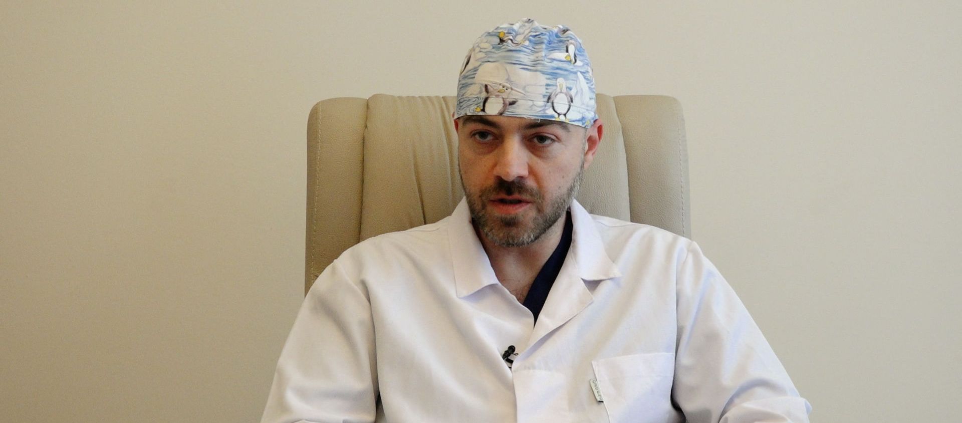 Он давал клятву: итальянский хирург оперирует раненых солдат Азербайджана бесплатно - Sputnik Азербайджан, 1920, 14.12.2020