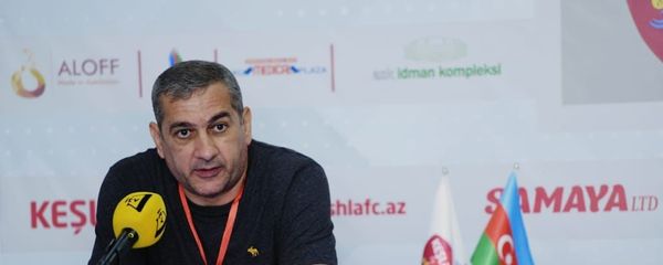 Юнис Гусейнов, фото из архива - Sputnik Азербайджан