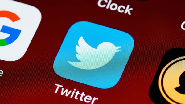 Twitter разрешил пользователям делиться твитами в Instagram и Snapchat - Sputnik Азербайджан