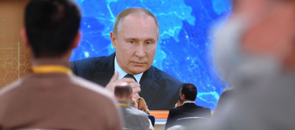 Президент РФ Владимир Путин на большой ежегодной пресс-конференции в режиме видеоконференции - Sputnik Азербайджан