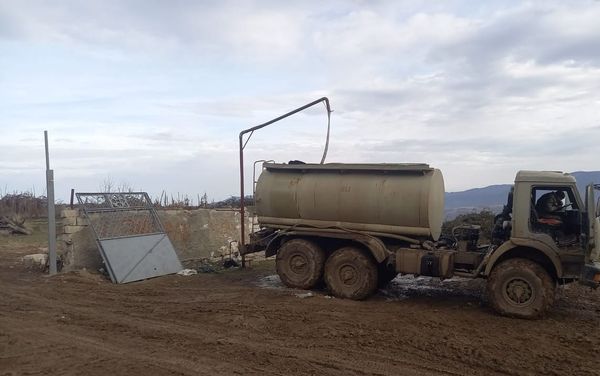 Ремонт вышедших из строя и аварийных частей водной сети города Шуша - Sputnik Азербайджан