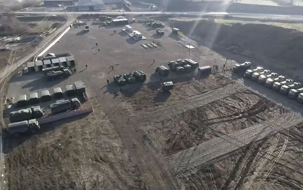 Полевой автопарк для военной и специальной техники российского миротворческого контингента в Карабахе - Sputnik Азербайджан