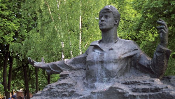Памятник поэту Сергею Есенину в городе Рязани - Sputnik Азербайджан
