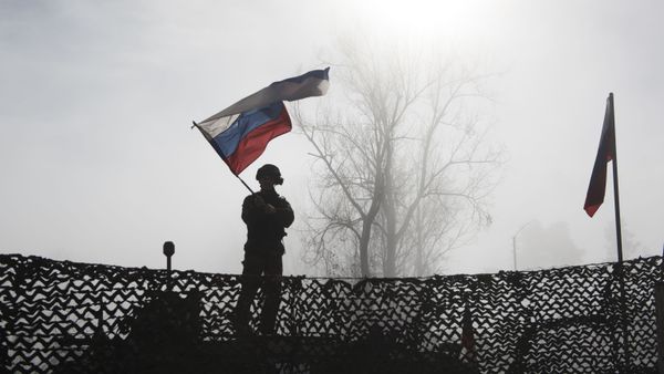 Российский миротворец на блокпосту №6 на въезде в город Шуша, фото из архива - Sputnik Азербайджан