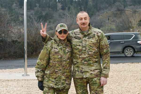 Президент Алиев: отважные азербайджанские солдаты продемонстрировали свою силу всему миру - Sputnik Азербайджан