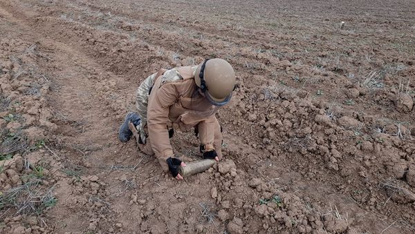 Мероприятия по инженерному обеспечению войск на освобожденных территориях - Sputnik Азербайджан
