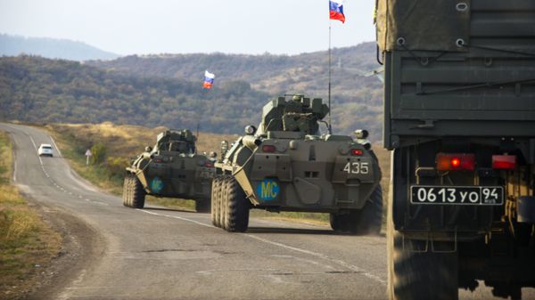 Колонна российских миротворцев, фото из архива - Sputnik Азербайджан
