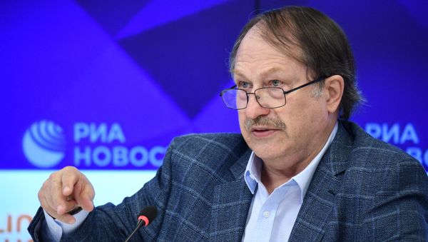 Председатель экспертного совета Российско-китайского комитета дружбы, мира и развития, китаевед Юрий Тавровский - Sputnik Азербайджан