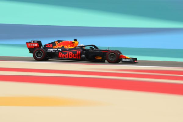 Пилот команды Red Bull Макс Ферстаппен время первой тренировки перед Гран-при Бахрейна Формулы-1 - Sputnik Азербайджан