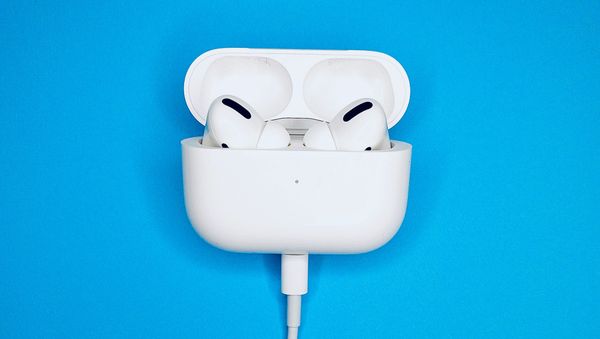 Apple: работа по щелчку языка - Sputnik Азербайджан