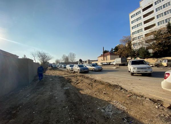 В Баку сносятся объекты вдоль расширяющейся дороги - строится автостоянка - Sputnik Азербайджан