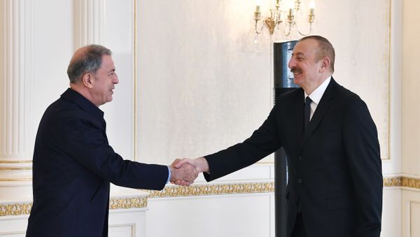 Prezident İlham Əliyev Türkiyənin milli müdafiə nazirinin başçılıq etdiyi nümayəndə heyətini qəbul edib - Sputnik Азербайджан