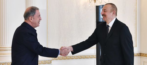 Prezident İlham Əliyev Türkiyənin milli müdafiə nazirinin başçılıq etdiyi nümayəndə heyətini qəbul edib - Sputnik Азербайджан
