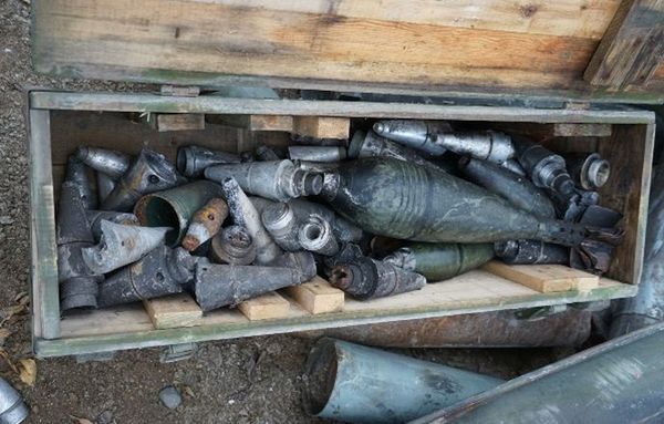 Боеприпасы на территории села Гияслы Агдамского района - Sputnik Азербайджан