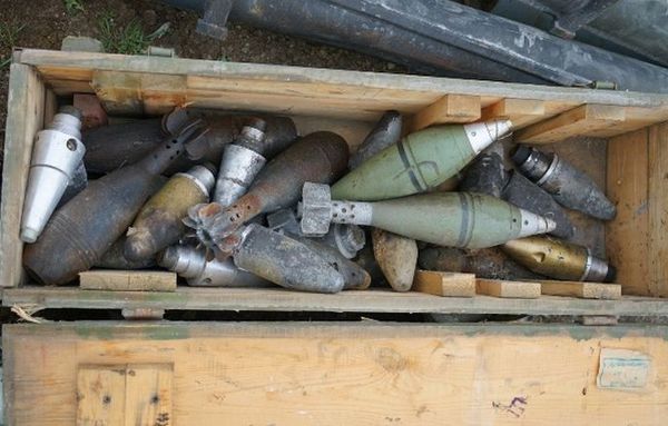Боеприпасы на территории села Гияслы Агдамского района - Sputnik Азербайджан