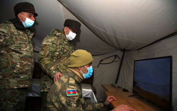 Проверка состояния обеспечения и уровня боевой подготовки подразделений, дислоцированных на освобожденных территориях - Sputnik Азербайджан