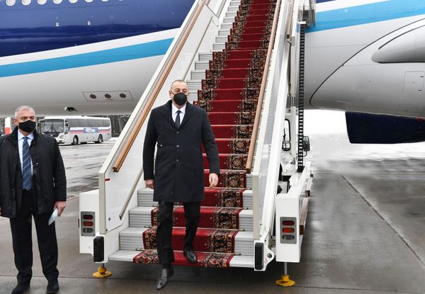 Президент Алиев участвует в трехсторонних переговорах по Карабаху в Москве - Sputnik Азербайджан