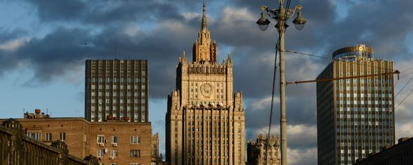 Вид на здание Министерства иностранных дел Российской Федерации с Бородинского моста в Москве - Sputnik Азербайджан