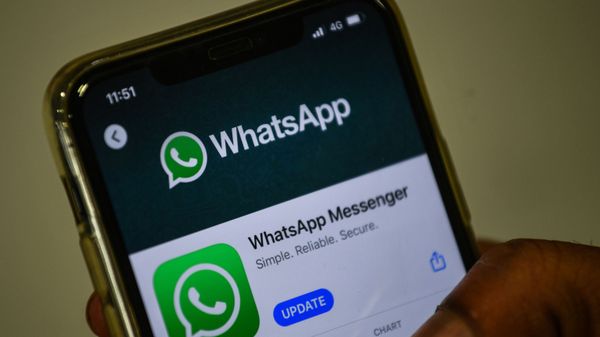 Приложение WhatsApp на экране телефона, фото из архива - Sputnik Азербайджан