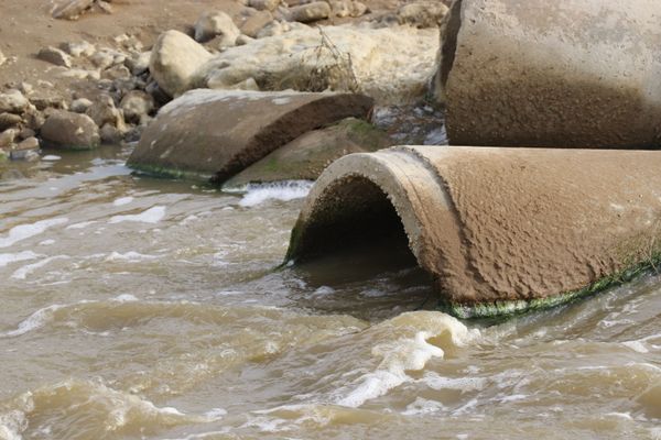Канализации на Абшероне не предвидится, а сточные воды продолжают стекать в море - Sputnik Азербайджан