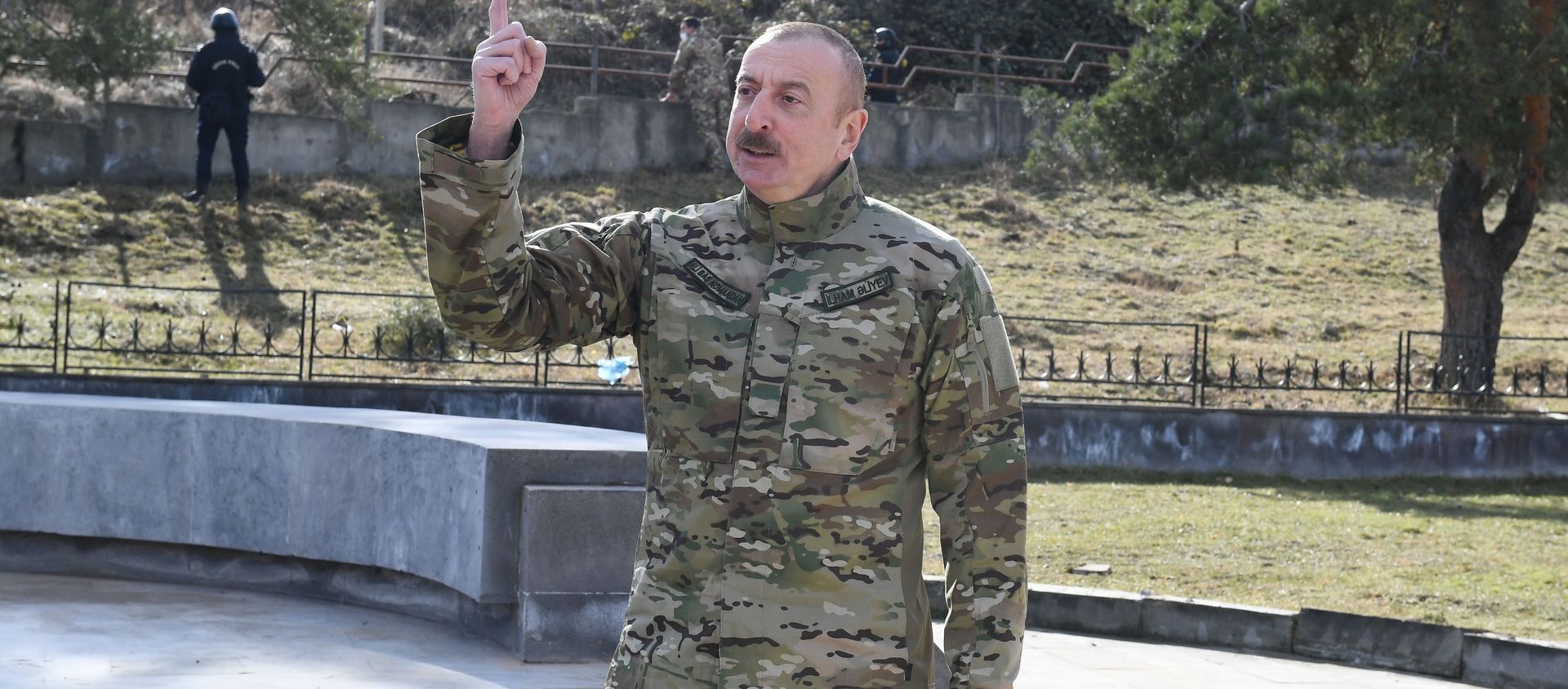 Президент Ильхам Алиев поднял флаг Азербайджана в городе Шуша - Sputnik Азербайджан, 1920, 26.02.2021