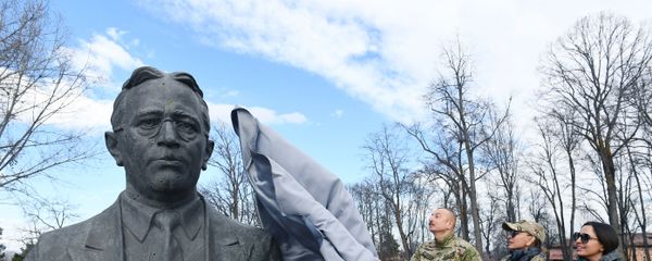 Памятники Узеиру Гаджибейли, Бюльбюлю и Натаван возвращены в город Шуша - Sputnik Азербайджан