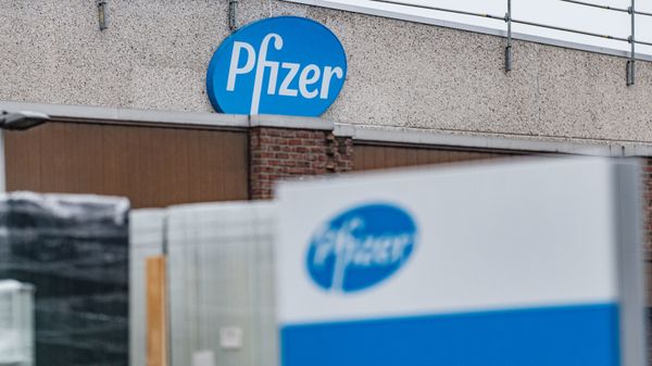 Логотип компании Pfizer, фото из архива - Sputnik Азербайджан