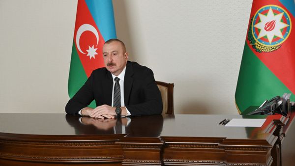 Президент Ильхам Алиев в ходе встречи с делегацией во главе с генеральным секретарем Совета сотрудничества тюркоязычных государств Багдадом Амреевым, прошедшей в видеоформате - Sputnik Азербайджан