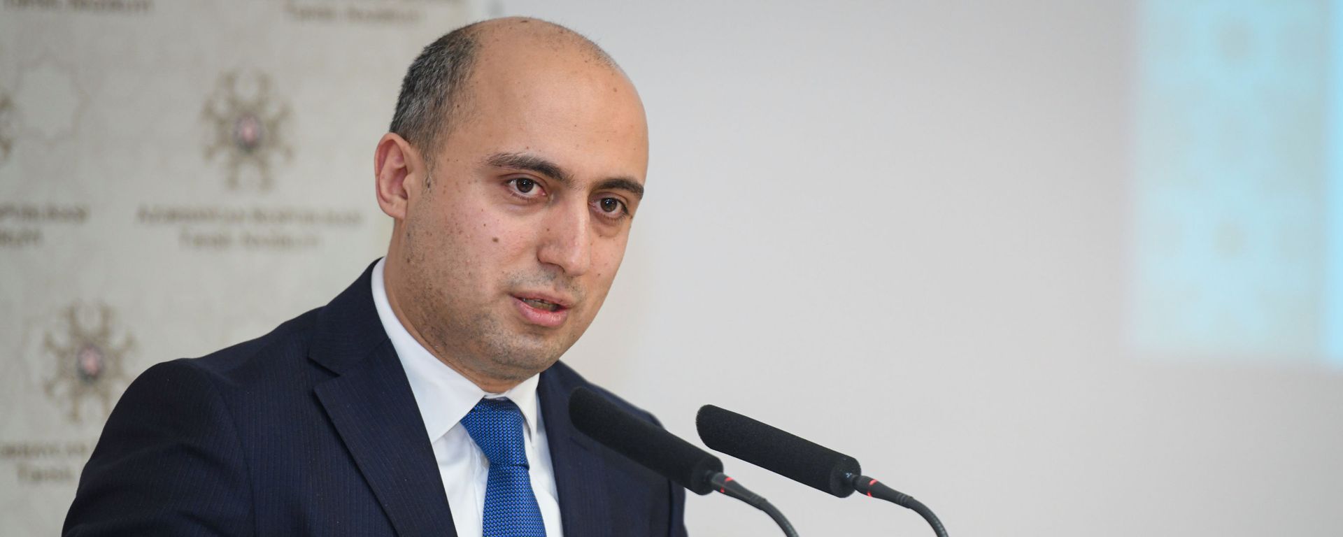 Təhsil naziri Emin Əmrullayev - Sputnik Азербайджан, 1920, 27.08.2021
