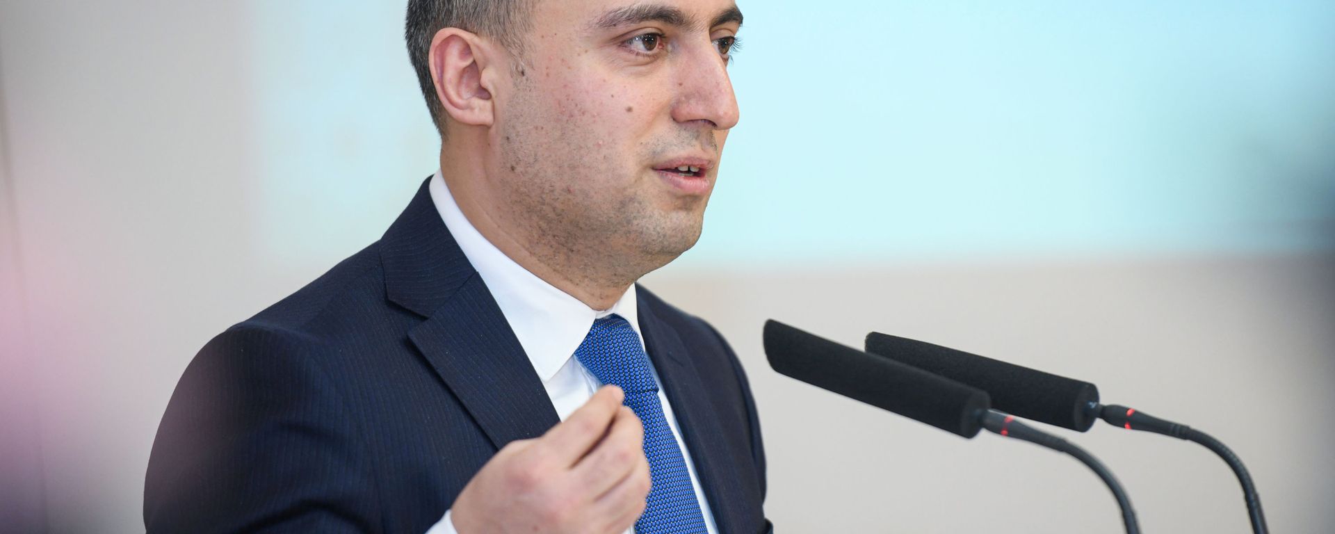 Təhsil naziri Emin Əmrullayev - Sputnik Азербайджан, 1920, 01.04.2021