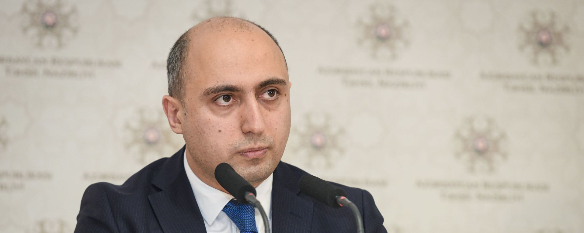 Təhsil naziri Emin Əmrullayev - Sputnik Азербайджан, 1920, 07.09.2021