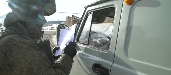 Как российские миротворцы обеспечивают безопасность в Лачинском коридоре - Sputnik Азербайджан