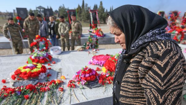 Ağdamda Şəhidlər Xiyabanında dilək şarları göyə qalxdı - Sputnik Азербайджан