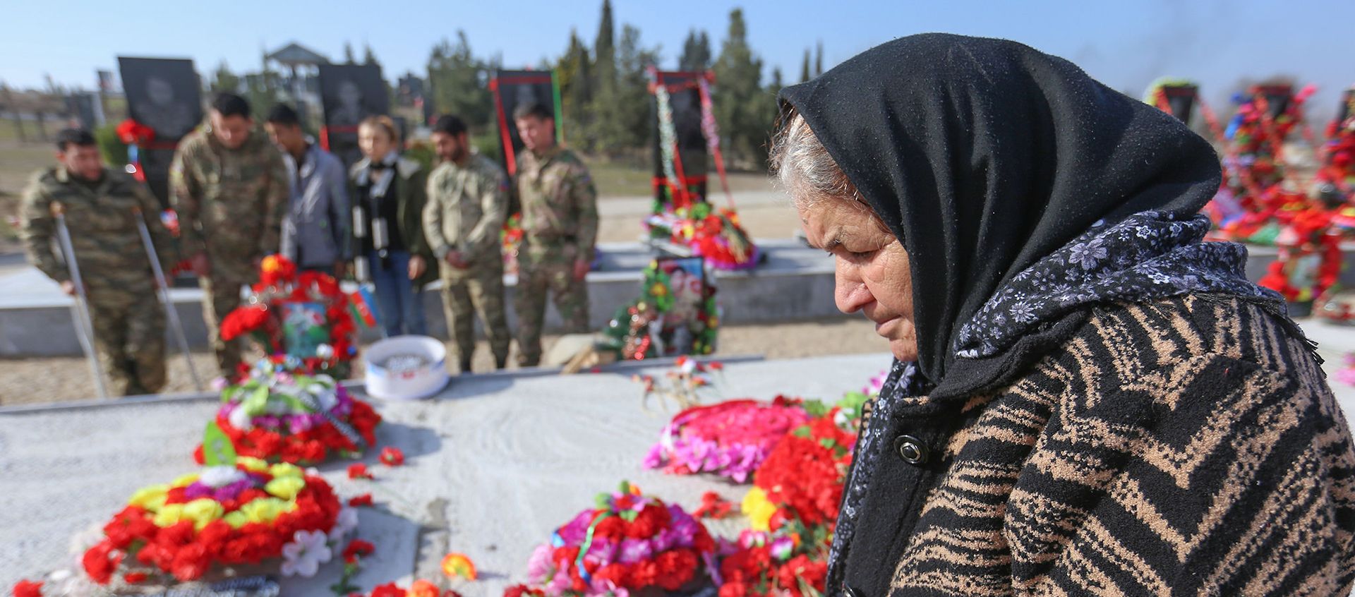 Ağdamda Şəhidlər Xiyabanında dilək şarları göyə qalxdı - Sputnik Азербайджан, 1920, 02.02.2021