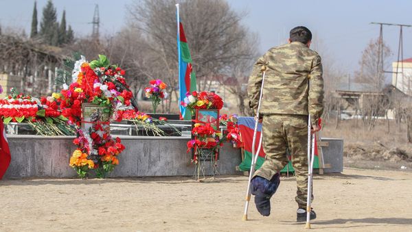 Ağdamda Şəhidlər Xiyabanında dilək şarları göyə qalxdı - Sputnik Азербайджан