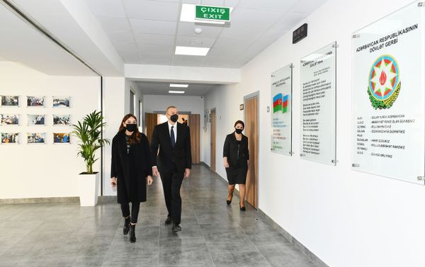 Президент Ильхам Алиев и Первая леди Мехрибан Алиева в Абшеронском районе - Sputnik Азербайджан