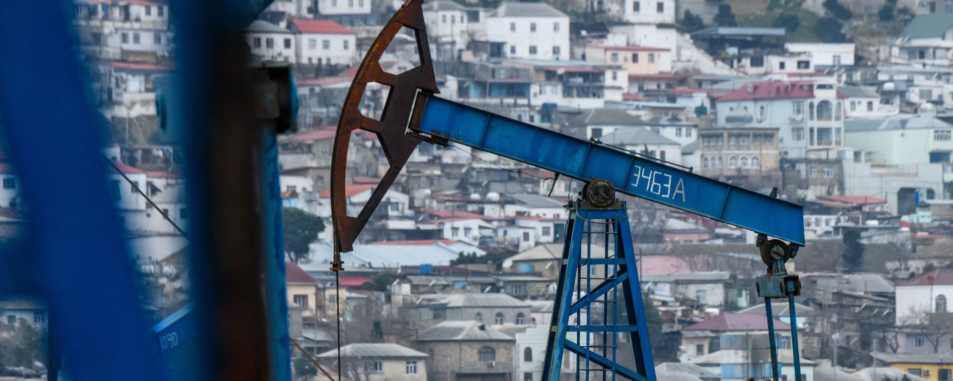 Нефтяные насосы в Баку, фото из архива - Sputnik Азербайджан, 1920, 14.04.2021
