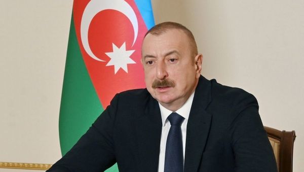 Президент Ильхам Алиев принял в видеоформате делегацию во главе с председателем итальянской компании Maire Tecnimont Group - Sputnik Азербайджан