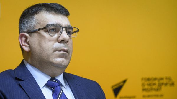 Эксперт в области недвижимого имущества, экономист Эльнур Фарзалиев - Sputnik Азербайджан