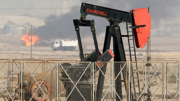 Пожар в нефтяной скважине, фото из архива - Sputnik Азербайджан