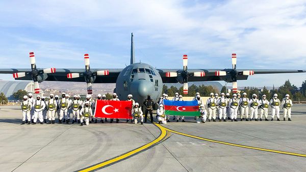 Азербайджанские и турецкие военнослужащие на «Зимних учениях 2021» в Карсе - Sputnik Азербайджан