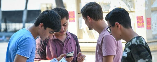 Вступительные экзамены в здании Бакинского государственного университета 18 июля 2018 года - Sputnik Азербайджан