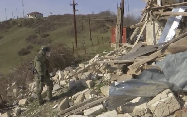 Специалистами Международного противоминного центра Минобороны России продолжается работа по разминированию территории Нагорного Карабаха - Sputnik Азербайджан