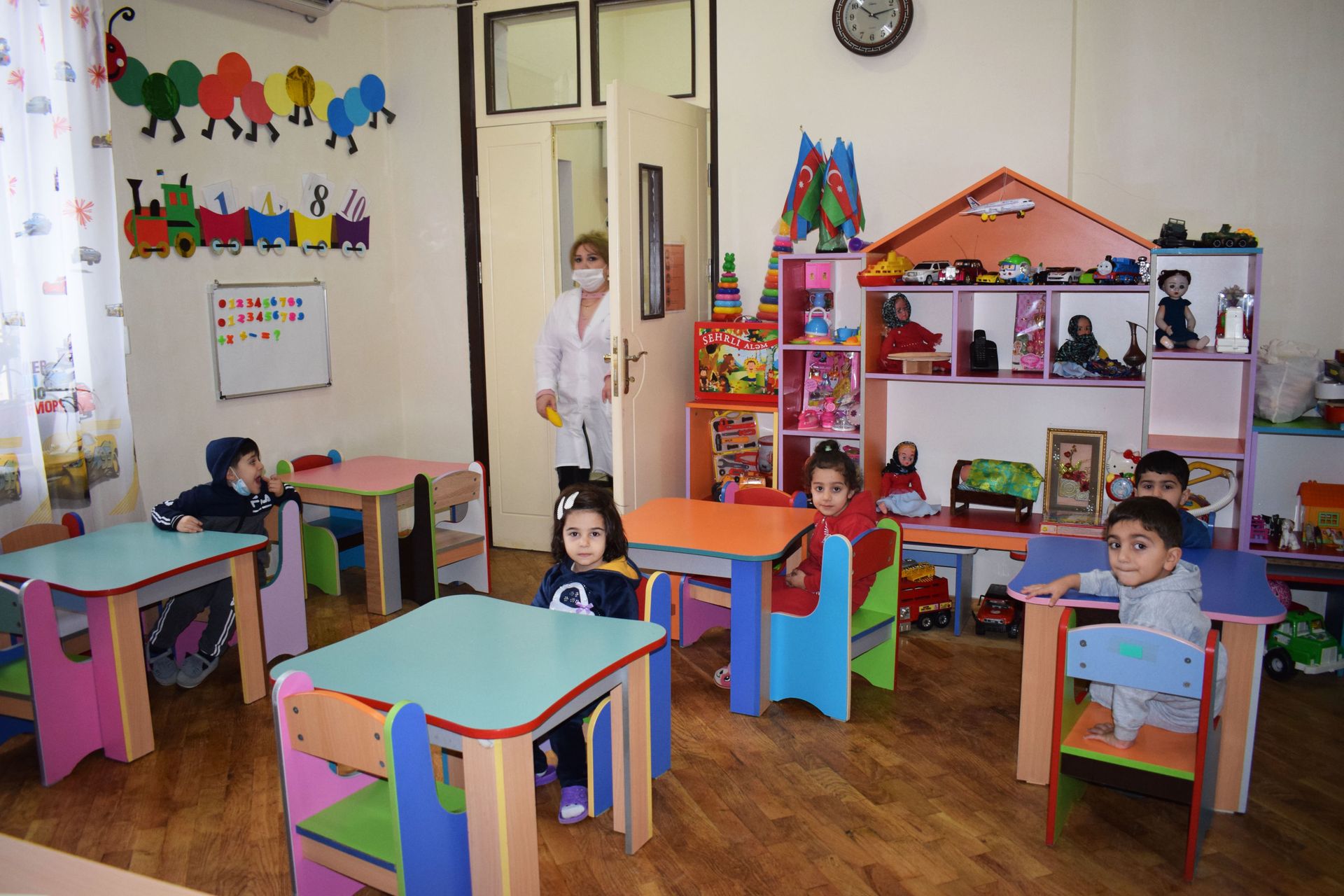 Удобно и безопасно: в Баку заработали дошкольные учреждения - репортаж - Sputnik Азербайджан, 1920, 15.02.2021