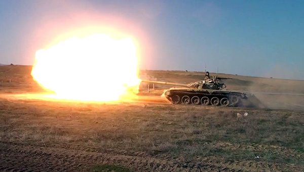 Azərbaycan tankçıları döyüş atışlarını icra ediblər - Sputnik Азербайджан
